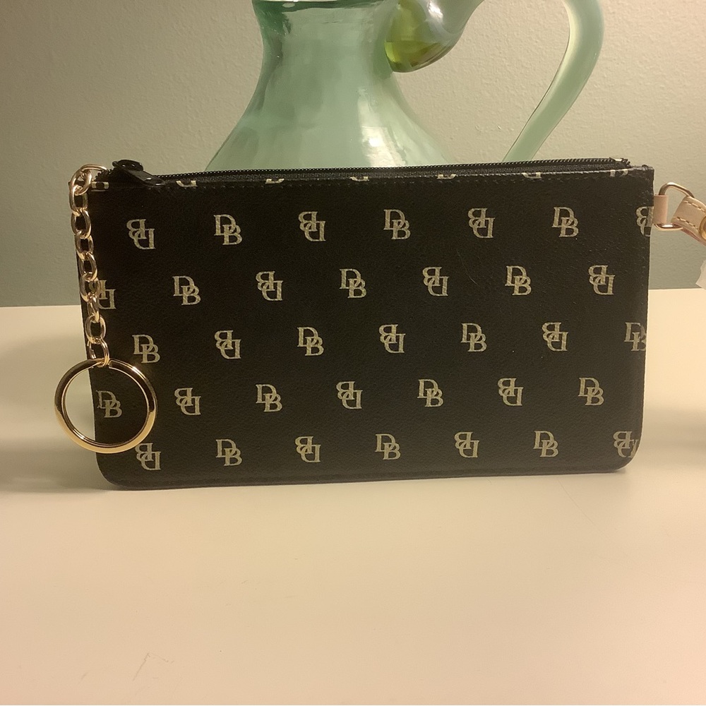 NWOT! Signature Dooney and Bourke wristlet